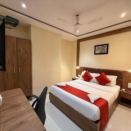 מומביי Palm Breeze Hotel - Colaba מראה חיצוני תמונה