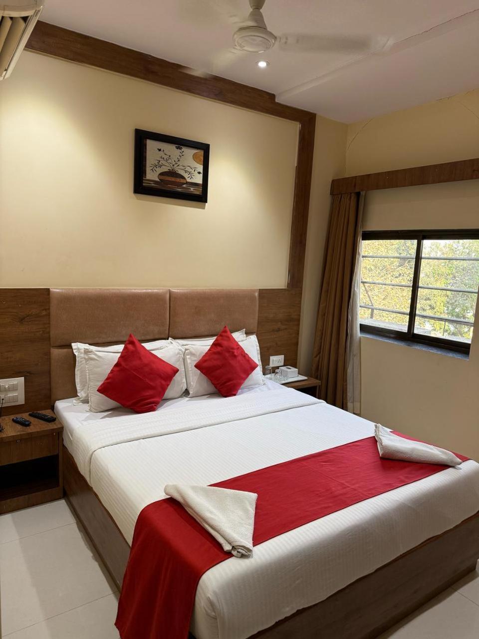 מומביי Palm Breeze Hotel - Colaba מראה חיצוני תמונה